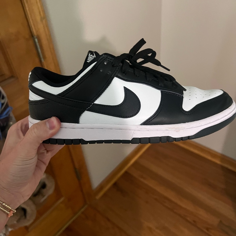 Nike Women's Black and White Low-Top Sneakers